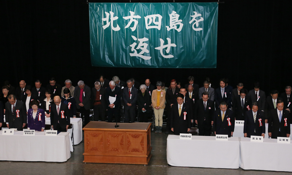 安倍总理出席了在东京都内召开的2015年要求归还北方领土全国大会。