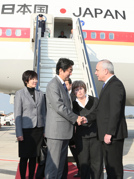 安倍总理访问了以色列国。