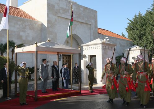 安倍总理访问了约旦哈希姆王国。