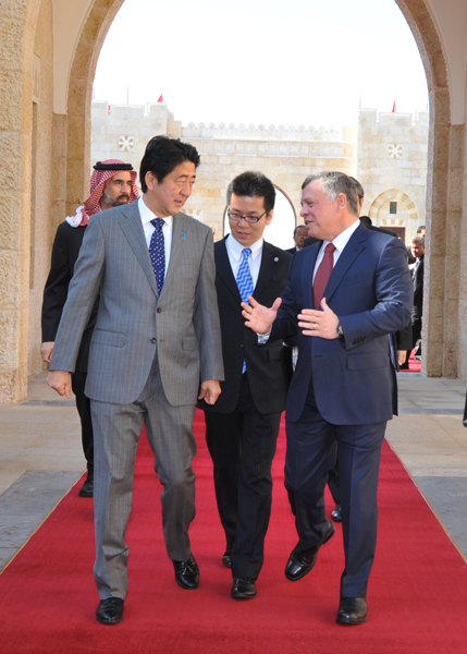 安倍总理访问了约旦哈希姆王国。