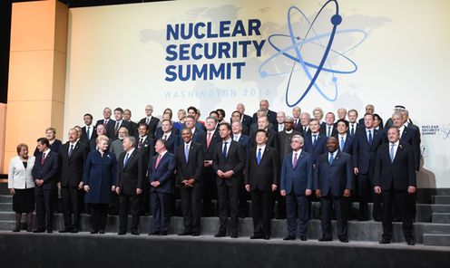 安倍总理为了出席第四届核安全峰会等访问了美利坚合众国华盛顿哥伦比亚特区。