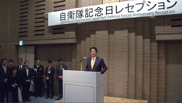 安倍总理出席了在东京都内举行的2016年度自卫队纪念日招待会。