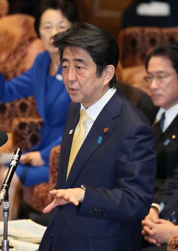 安倍总理出席了众议院预算委员会。