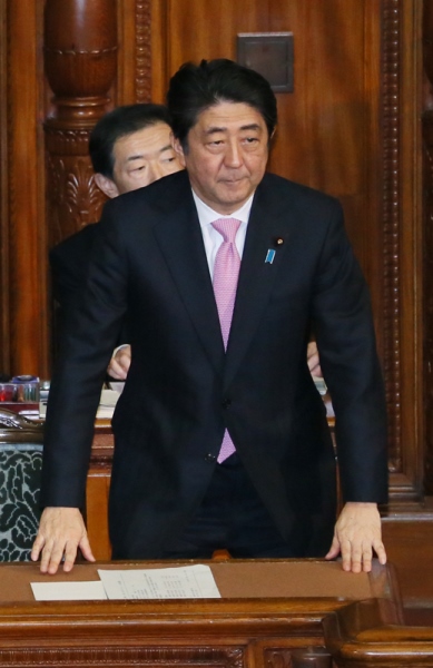 安倍总理上午出席了众议院预算委员会,下午出席了众议院财务金融委员会及众议院全体会议。