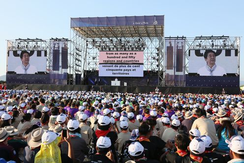 安倍总理出席了在山口县举行的第23次世界童军大露营。