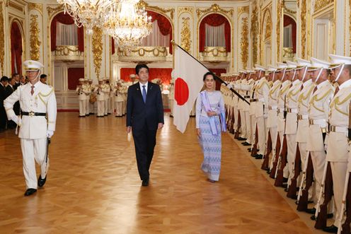 安倍总理在迎宾馆赤坂离宫与缅甸联邦共和国的国家最高顾问昂山素季举行了会谈等。