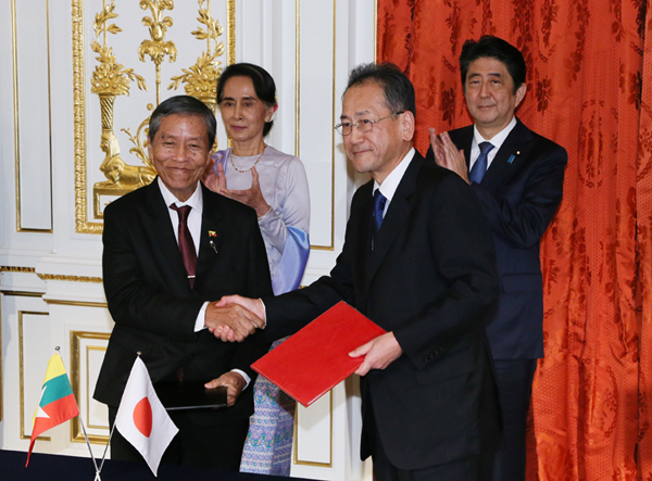 安倍总理在迎宾馆赤坂离宫与缅甸联邦共和国的国家最高顾问昂山素季举行了会谈等。