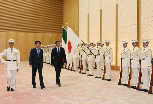 安倍总理在总理大臣官邸举行了日本・意大利首脑会谈等。