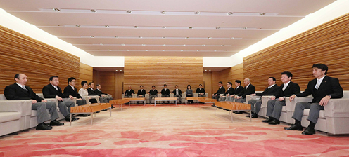 安倍总理在第97代安倍总理初期内阁成立后,进行了第3届内阁改造。