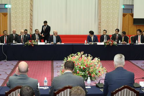 安倍总理出席了在东京都内举行的为了改善伊拉克治安的经济发展相关东京会议等。