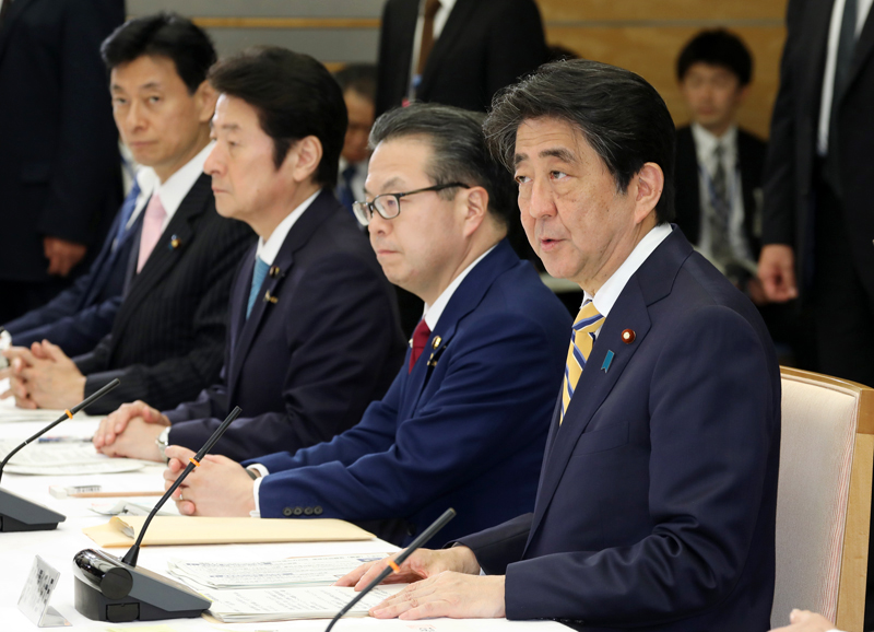 安倍总理在总理大臣官邸出席了第2次福岛创新海岸构想相关阁僚会议。