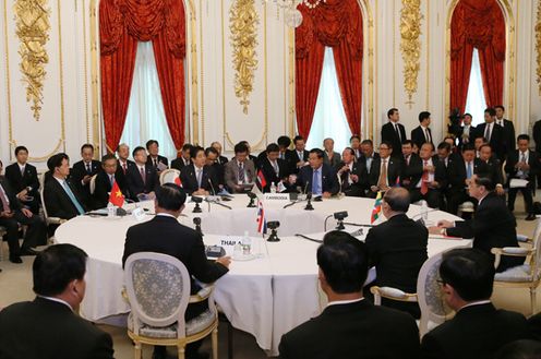 安倍总理出席了在东京都内举行的第7次日本与湄公河流域国家首脑会议等。