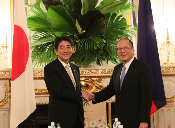 安倍总理在迎宾馆赤坂离宫举行了日本和菲律宾首脑会谈等。