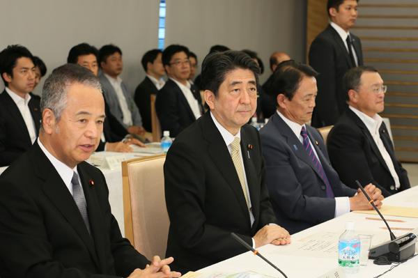 安倍总理在总理大臣官邸召开了第7次产业竞争力会议专题会议。