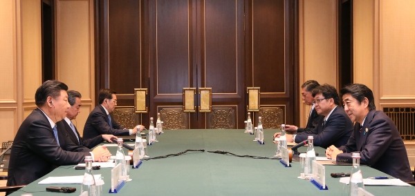 安倍总理为了出席G20(关于金融市场・世界经济的首脑会议)访问了中华人民共和国的杭州。