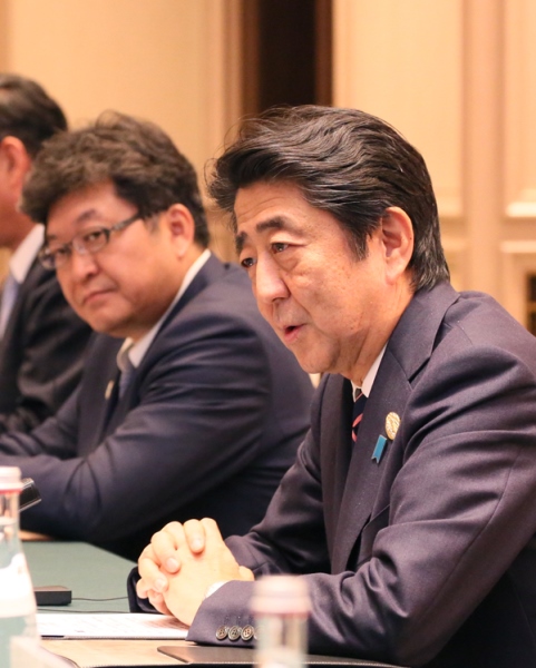 安倍总理为了出席G20(关于金融市场・世界经济的首脑会议)访问了中华人民共和国的杭州。