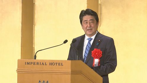 安倍总理出席了由时事通信社在东京都内举办的新年互礼会。