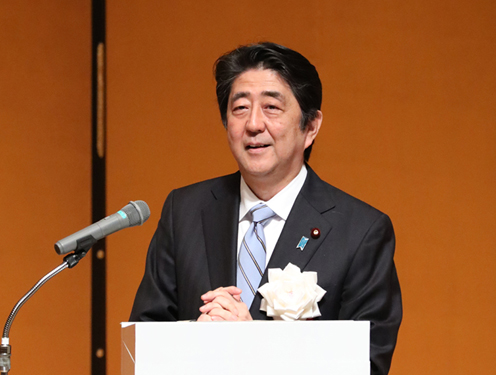 安倍总理出席了在东京都内举行的第51届国家公务员联合初任培训的开课仪式，并作了训示。