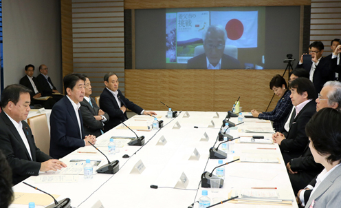 安倍总理在总理大臣官邸召开了第31次国家战略特别区域咨询会议。