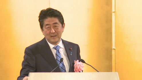 安倍总理出席了由经济三团体在东京都内联合举办的2018新年贺宴。