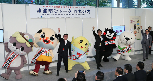 安倍总理出席了在东京都内举行的“海啸防灾脱口秀 in 丸之内”。