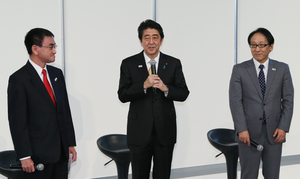 安倍总理出席了在东京都内举行的“海啸防灾脱口秀 in 丸之内”。