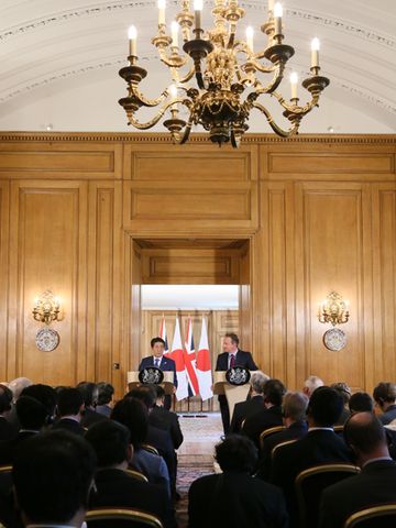 安倍总理访问了英国的伦敦。