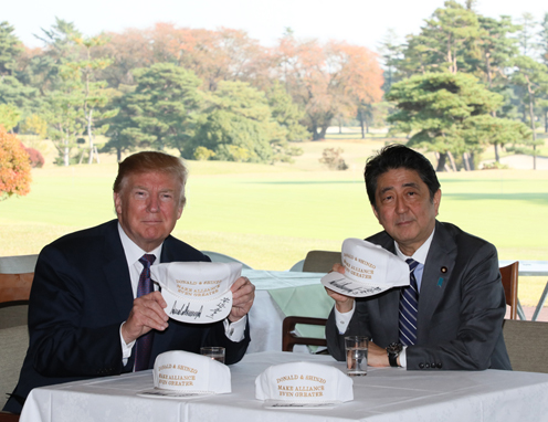 与美国总统特朗普打高尔夫球及与总统夫妇的晚餐会