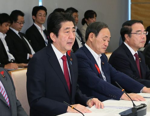 安倍总理在总理大臣官邸召开了第5次原子能防灾会议。