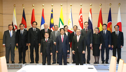 会见东南亚国家联盟（ASEAN）各国的经济部长等