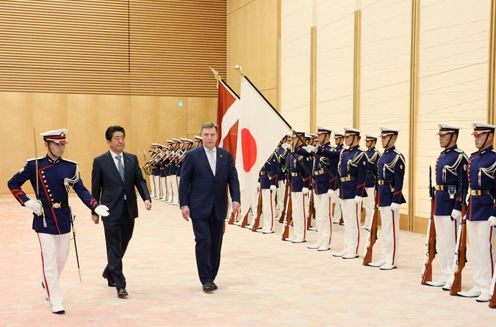 安倍总理在总理大臣官邸与拉脱维亚共和国总理马里斯·库钦斯基斯举行了首脑会谈等。