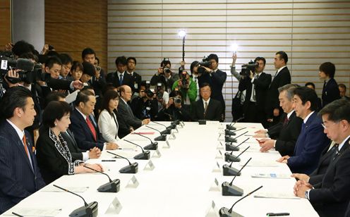 安倍总理在总理大臣官邸召开了第16次综合海洋政策本部会议。