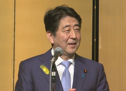 安倍总理出席了在东京都内举行的“年终经济学家联谊会”。