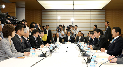 安倍总理在总理大臣官邸召开了第11次未来投资会议。