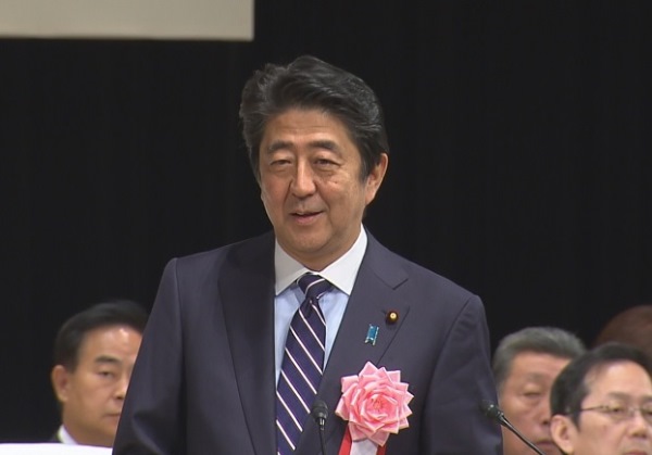 安倍总理出席了在东京都内举行的第60次町村议会议长全国大会。