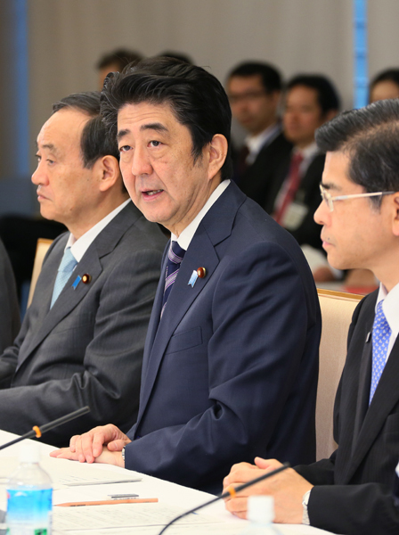 安倍总理在总理大臣官邸召开了第1次“支撑明天日本的观光愿景构想会议”。