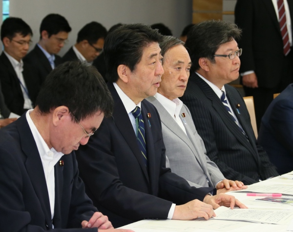 安倍总理在总理大臣官邸出席了“2016年震源在熊本县熊本地区的地震紧急灾害对策本部会议”（第24次）。