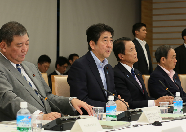 安倍总理在总理大臣官邸召开了第15次国家战略特别区域咨询会议。