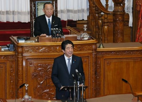 安倍总理出席了众议院全体会议以及参议院全体会议。