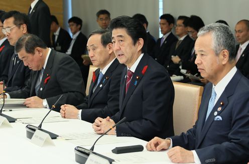 安倍总理在总理大臣官邸召开了第1次跨太平洋伙伴关系协议（TPP）综合对策本部会议。