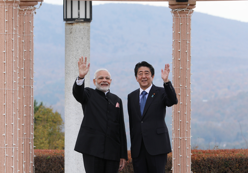 安倍总理与印度总理纳伦德拉・莫迪一同访问了山梨县。