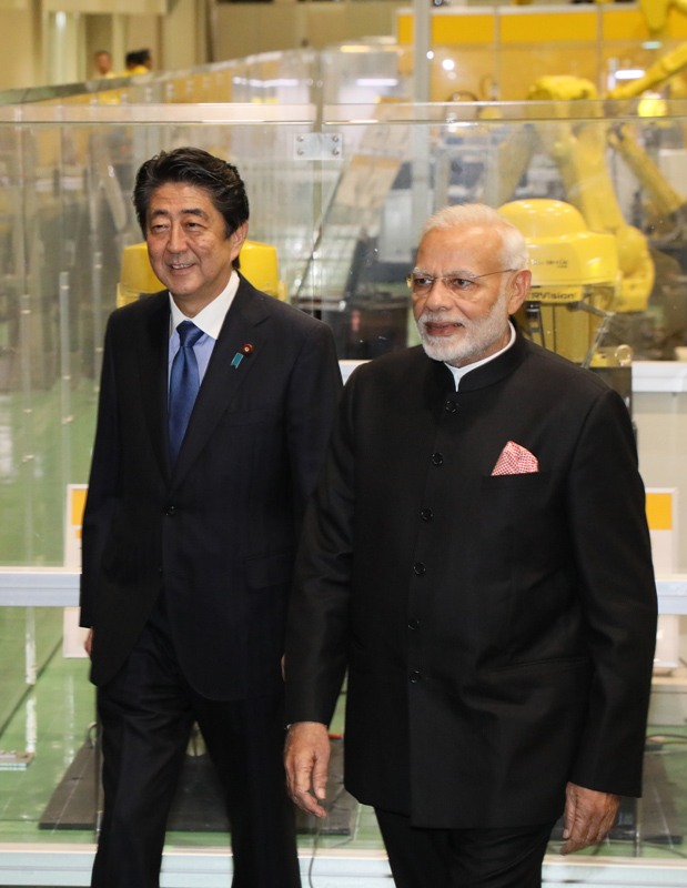 安倍总理与印度总理纳伦德拉・莫迪一同访问了山梨县。