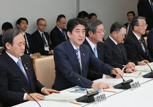 安倍总理在总理大臣官邸召开了第12次复兴推进会议及第36次原子能灾害对策本部会议的联合会议。