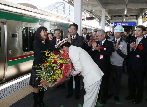 安倍总理访问了福岛县。