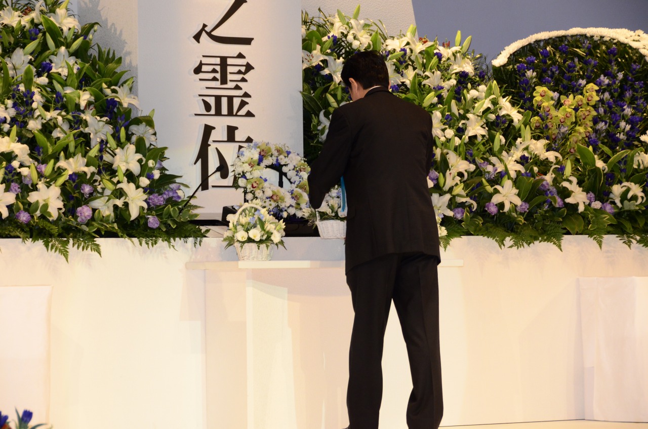 安倍总理出席了在东京都内召开的第34次全国消防殉职烈士追悼会。