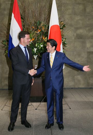 安倍总理在总理大臣官邸与荷兰王国首相马克·吕特举行了首脑会谈等。