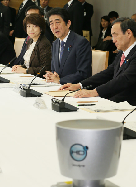 安倍总理在总理大臣官邸召开了第13次综合科学技术・创新会议。