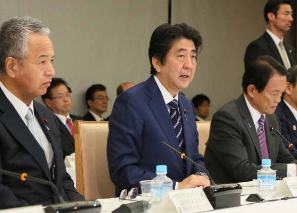 安倍总理在总理大臣官邸召开了2015年第20次经济财政咨询会议。