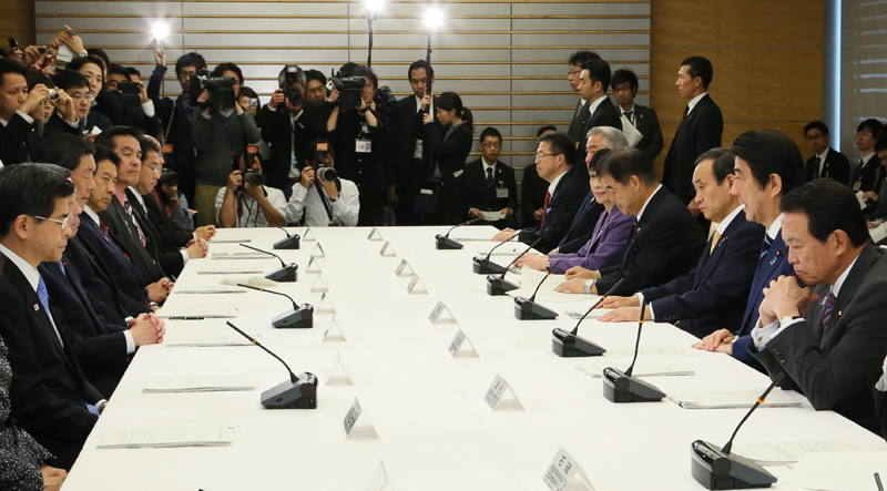 安倍总理在总理大臣官邸召开了第2次东京奥林匹克运动会与东京奥林匹克残疾人运动会推进本部会议。