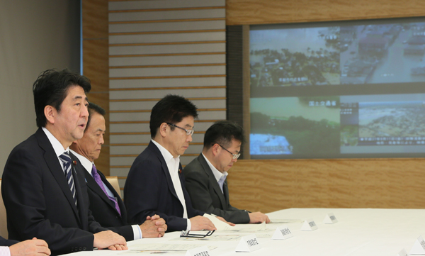 安倍总理在总理大臣官邸召开了栃木县・茨城县・宫城县等暴雨相关阁僚会议。
